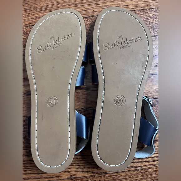 EUC Saltwater Sandals by Hoy in navy Hoy 9 / US 11 - Picture 4 of 6